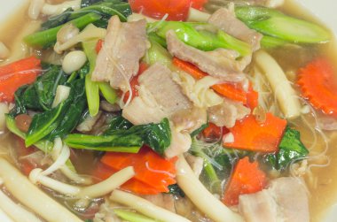 Sayfa dökün vegetavle ile erişte