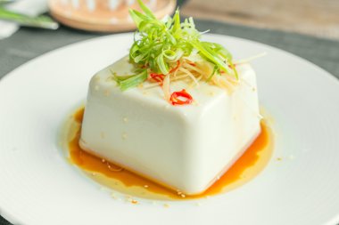 Gochujang ile ipeksi tofu