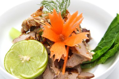 Izgara domuz deniz ürünleri sos ile