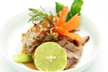 Izgara domuz deniz ürünleri sos ile