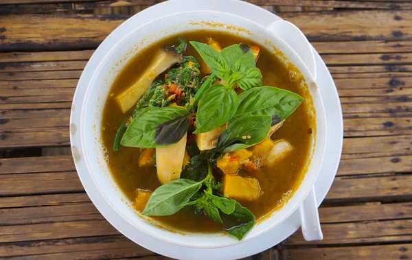 Sopa de legumes misturada picante tailandesa com camarão — Fotografia de Stock