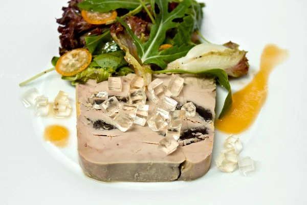 Gesneden foie gras met saus — Stockfoto