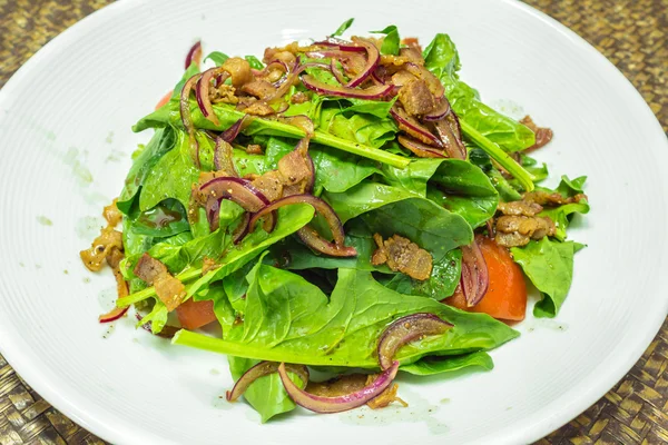 Salada de espinafre com bacon — Fotografia de Stock