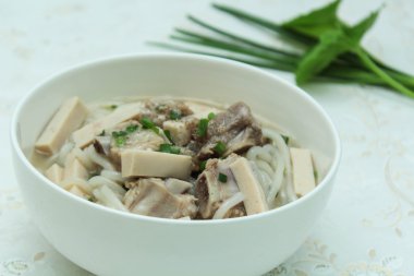 Vietnamca Vietnamca şehriye çorbası domuz yedek kaburga pirinç erişte çorbası pirinç