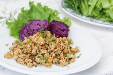 Tay Spicy kıyılmış tavuk salatası