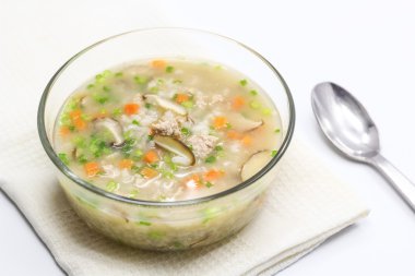 Yumurta ve sebze ile haşlanmış pirinç