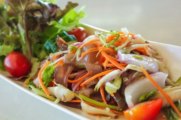 Salada de cogumelos com ervas tailandesas — Fotografia de Stock