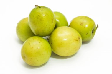 maymun elma meyve beyaz zemin üzerine