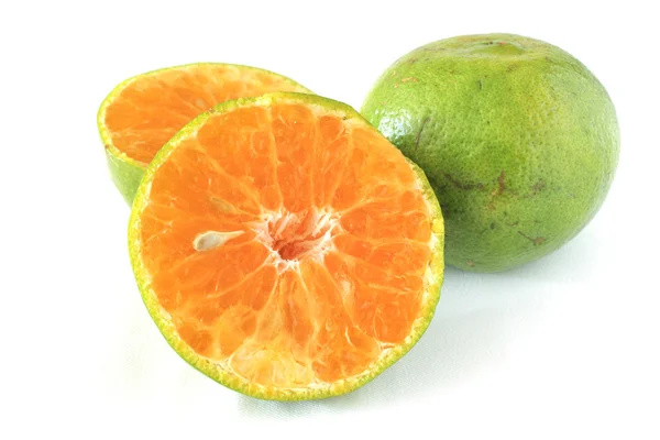 Laranja fruta no fundo branco — Fotografia de Stock