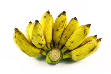 Beyaz arkaplanda izole edilmiş olgun muz