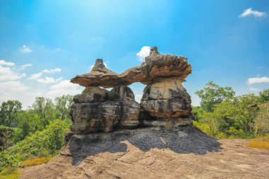 Phu Pha Thoep Milli Parkı, bu ev için sıradışı kaya oluşumları ve antik el yerine, Mukdahan, Tayland olan bir mağara,