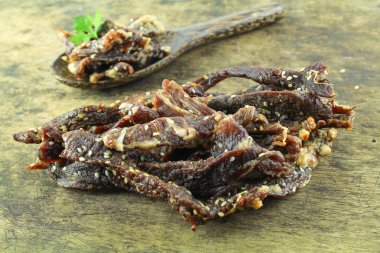 kurutulmuş sığır - ev yapımı kuru baharatlı et iyileştirdi.