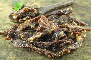 kurutulmuş sığır - ev yapımı kuru baharatlı et iyileştirdi.