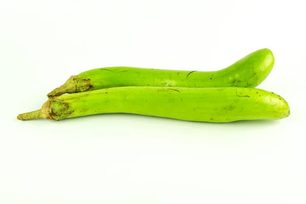 Gröna aubergine grönsaker isolerad på vit bakgrund — Stockfoto