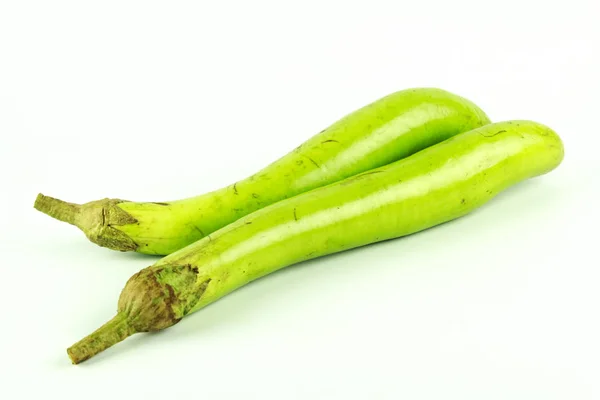 Πράσινα λαχανικά μελιτζάνα που απομονώνονται σε λευκό φόντο — Φωτογραφία Αρχείου