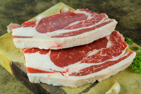 Deslice el ojo de la costilla preparación de carne para cocinar — Foto de Stock
