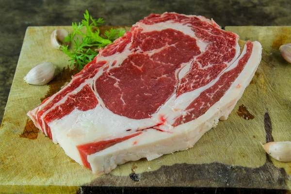 Deslice el ojo de la costilla preparación de carne para cocinar — Foto de Stock