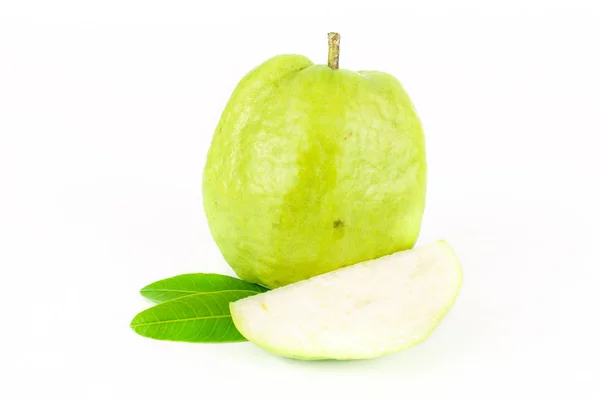 Friss zöld guava gyümölcs fehér háttér — Stock Fotó
