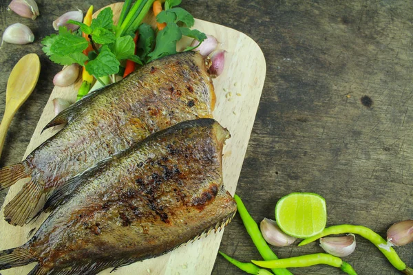 Pesce di serpente alla griglia, cibo e cucina asiatica — Foto Stock