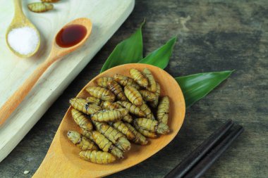 ipekböceği pupa, buhar veya derin kızartma tarafından Food Asya yemek,