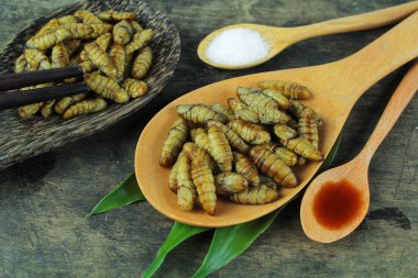ipekböceği pupa, buhar veya derin kızartma tarafından Food Asya yemek,
