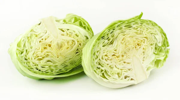 Нарезанные и срезанные свежие зеленые овощи из капусты — стоковое фото