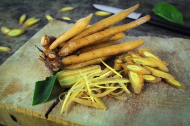 kök malzemeler için Tayland Mutfağı beyaz arka plan üzerinde parmak.