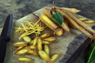 kök malzemeler için Tayland Mutfağı beyaz arka plan üzerinde parmak.