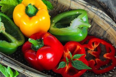 Taze biber veya kırmızı biber, tatlı biber