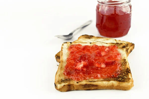 Fresh strawberry jam on bread with fresh strawberry — Stock Photo, Image
