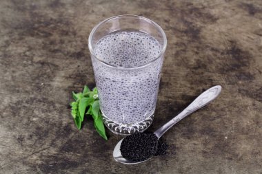 fesleğen tohumu emmek su, ot Tayland içinde