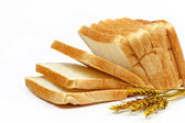 plátek hnědého chleba a bílého pečiva izolované na pozadí