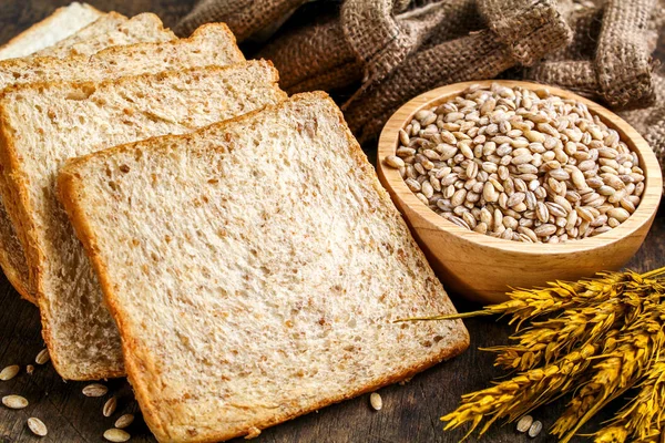 slice brown bread and white bread isolated on background