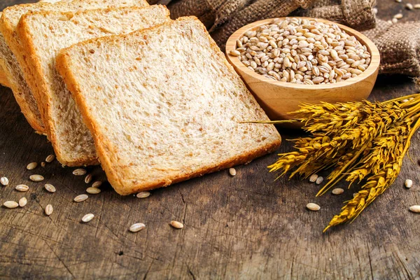 slice brown bread and white bread isolated on background