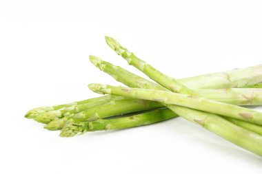 Kuşkonmaz beyaz bir arkaplanda izole edilmiş