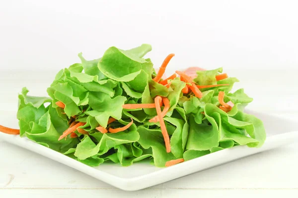 Rollo de ensalada con palo de cangrejo y lechuga —  Fotos de Stock