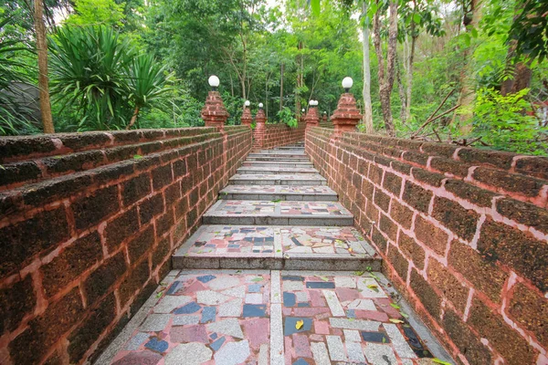 Lunga scala nel tempio, Loei, Thailandia — Foto Stock