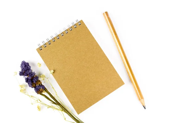 Brun tom anteckningsbok på vit bakgrund — Stockfoto
