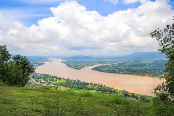 Linda paisagem Vista Rio Mekong em Wat Pha Tak Suea em Nongkhai, Tailândia — Fotografia de Stock