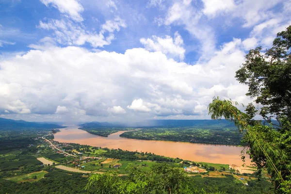 Güzel manzara görünümü Mekong Nehri, Wat Pha Tak Suea Nongkhai, Tayland