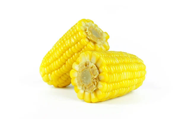 Maïs doux jaune isolé sur fond blanc — Photo