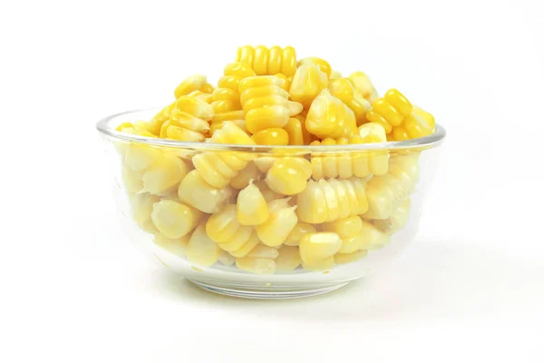 Gele suikermaïs geïsoleerd op witte achtergrond — Stockfoto