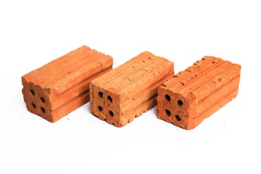 Beyaz arka plan üzerinde eski bir kırmızı tuğla