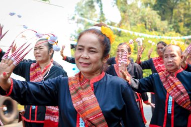 Sakon Nakhon, Tayland - Kasım 03: Tay geleneksel kostümleri kostüm ve moda için Ban Pho Tay Kasım, 2016 üzerinde Sakon Nakhon Tayland göster
