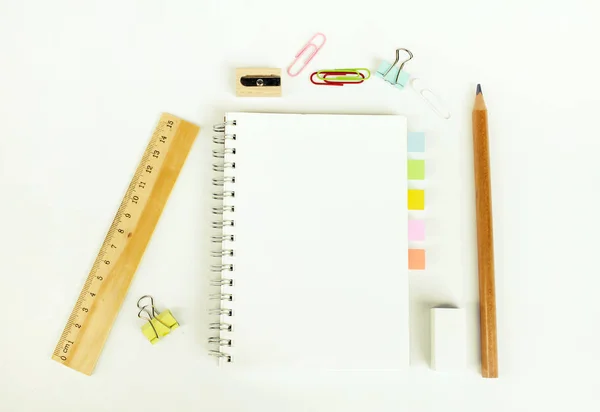 Conjunto Herramientas Escritura Madera Lápiz Pluma Regla Borrador Sacapuntas Libro — Foto de Stock