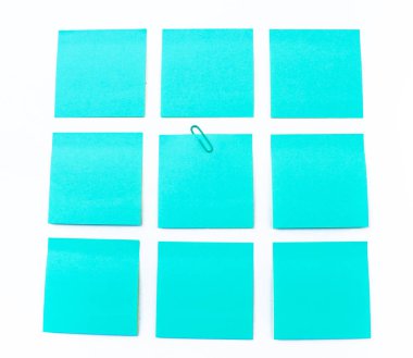 Mavi yapışkan not izole beyaz arka plan üzerinde