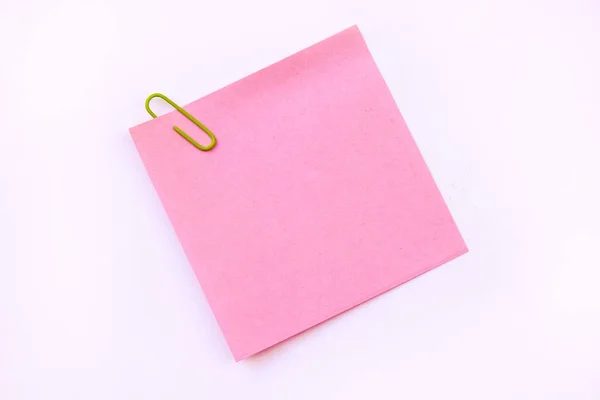 Roze Plaknotitie Isoleren Witte Achtergrond — Stockfoto