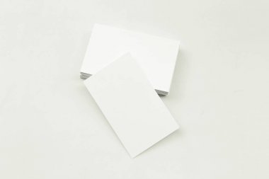 Kartvizit yığınının fotoğrafı. Damgalama kimliği şablonu