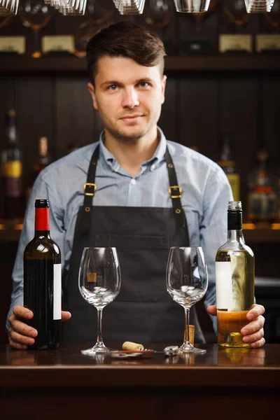 Sommelier with bottles of red and white wine and wineglasses — Stock Photo, Image
