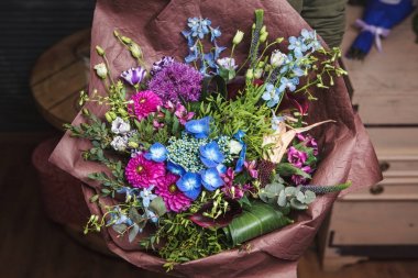 Dahlia, allium, sümbül, eustoma buket